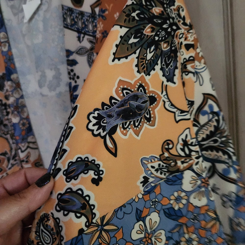 Floral Kimono with Orange and Blue Patterns - Picture 4 of 10